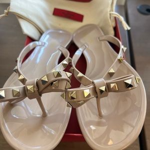 Authentic Valentino bow sandals size 40. Poudre color
